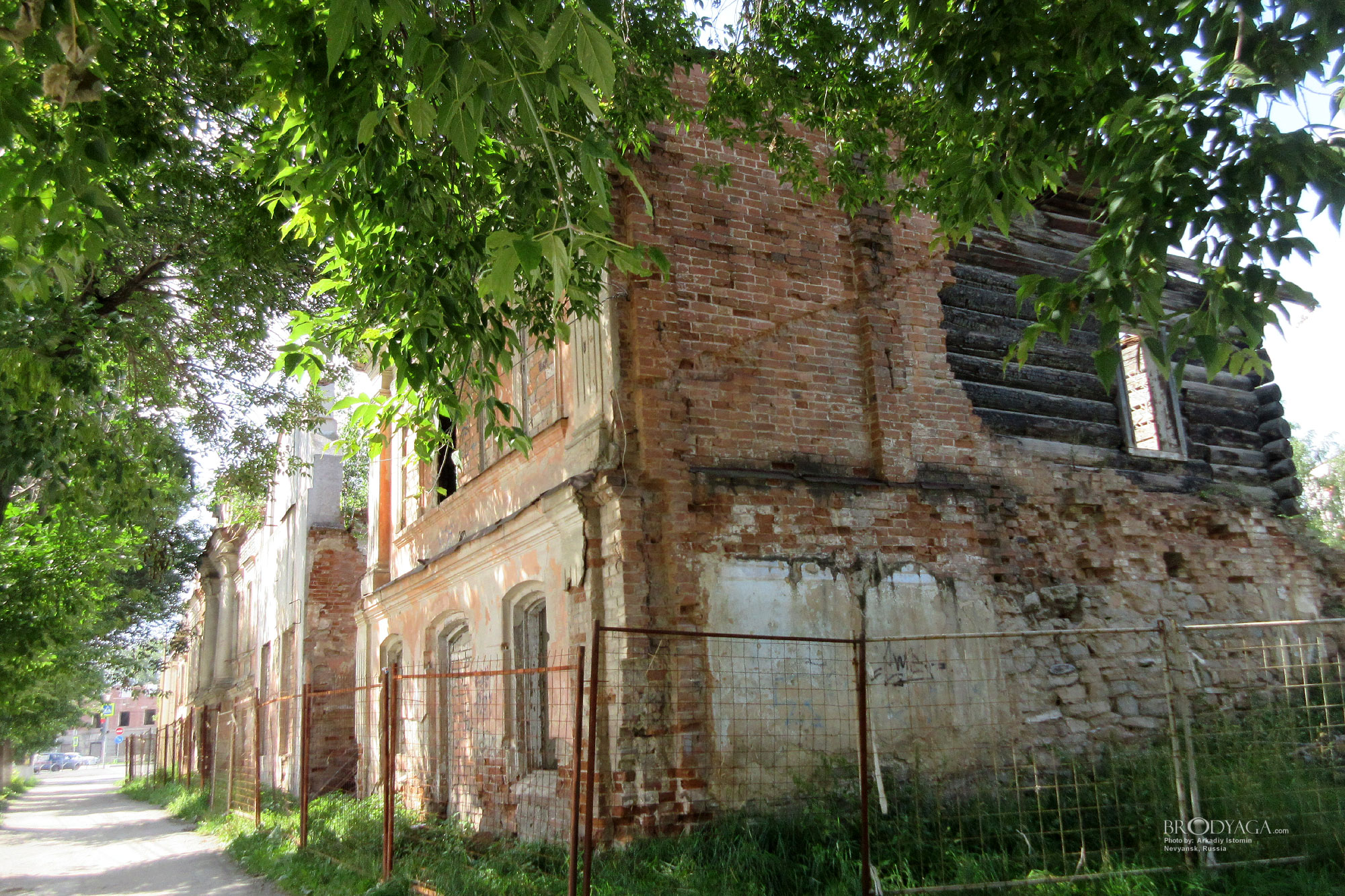 Особняк купца Мередина, Октябрьский проспект 3, Невьянск (Nevyansk)